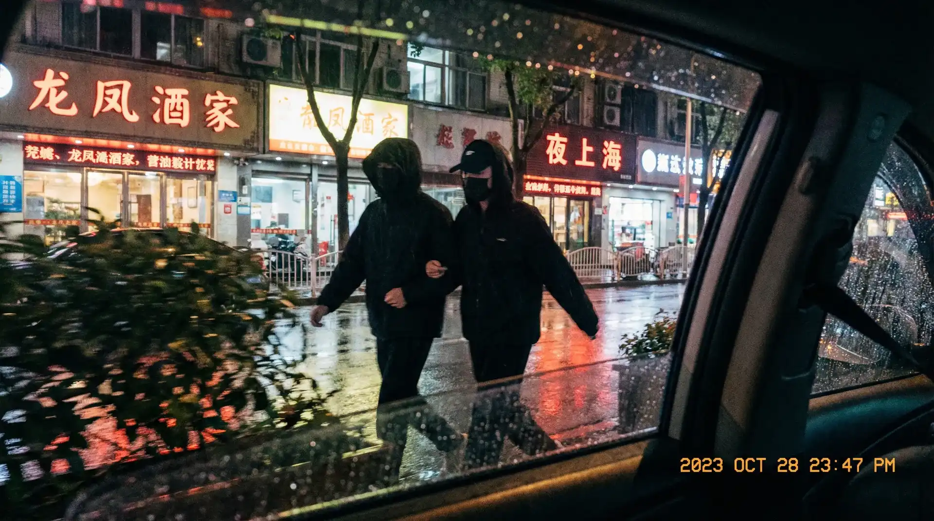 E世博官网 - 顶流明星深夜密会现场抓拍照片